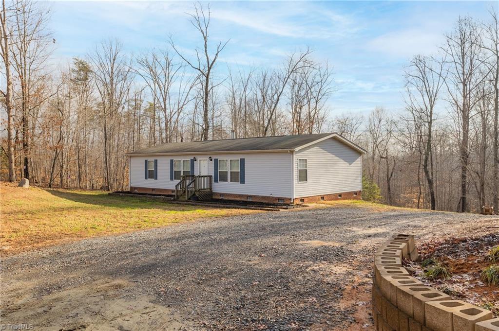 193 Roach Road Reidsville, NC 27320 - Photo 3 of 29