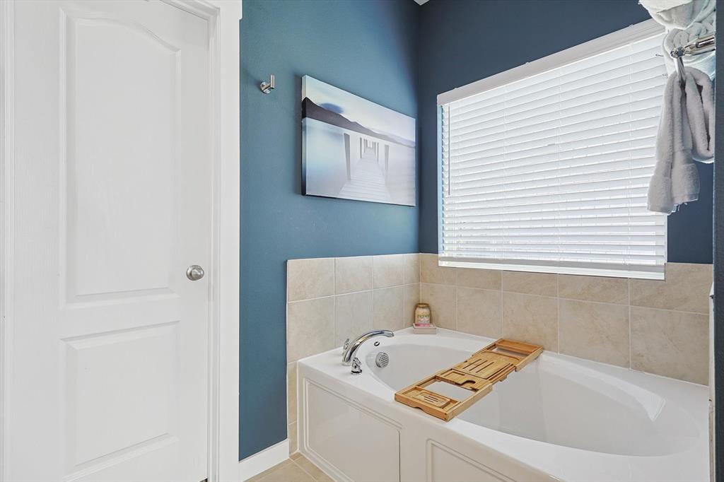 4235 Bullock Lane Forney, TX 75126 - Photo 23 of 40 a bathroom with a sink and a bathtub