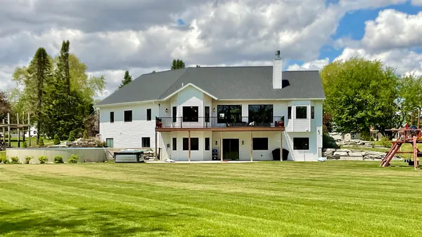 $860,000 | W10559 Hickory Point Road, Beaver Dam, WI 53916