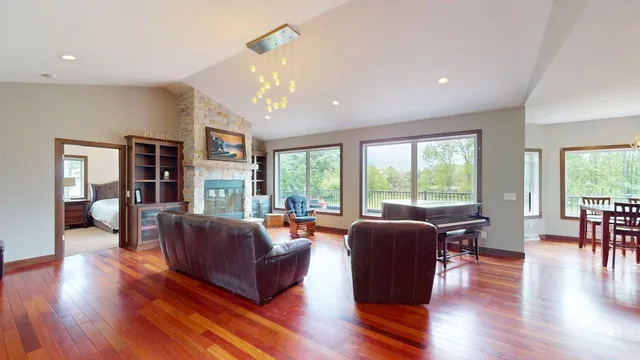 $860,000 | W10559 Hickory Point Road, Beaver Dam, WI 53916