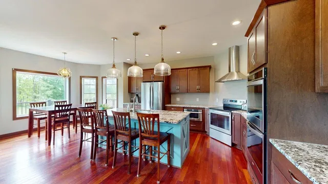 $860,000 | W10559 Hickory Point Road, Beaver Dam, WI 53916