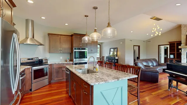 $860,000 | W10559 Hickory Point Road, Beaver Dam, WI 53916