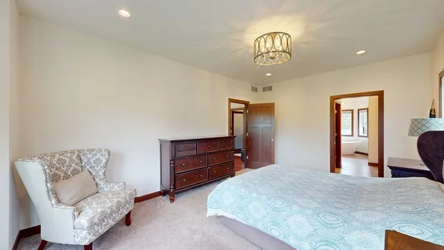 $860,000 | W10559 Hickory Point Road, Beaver Dam, WI 53916