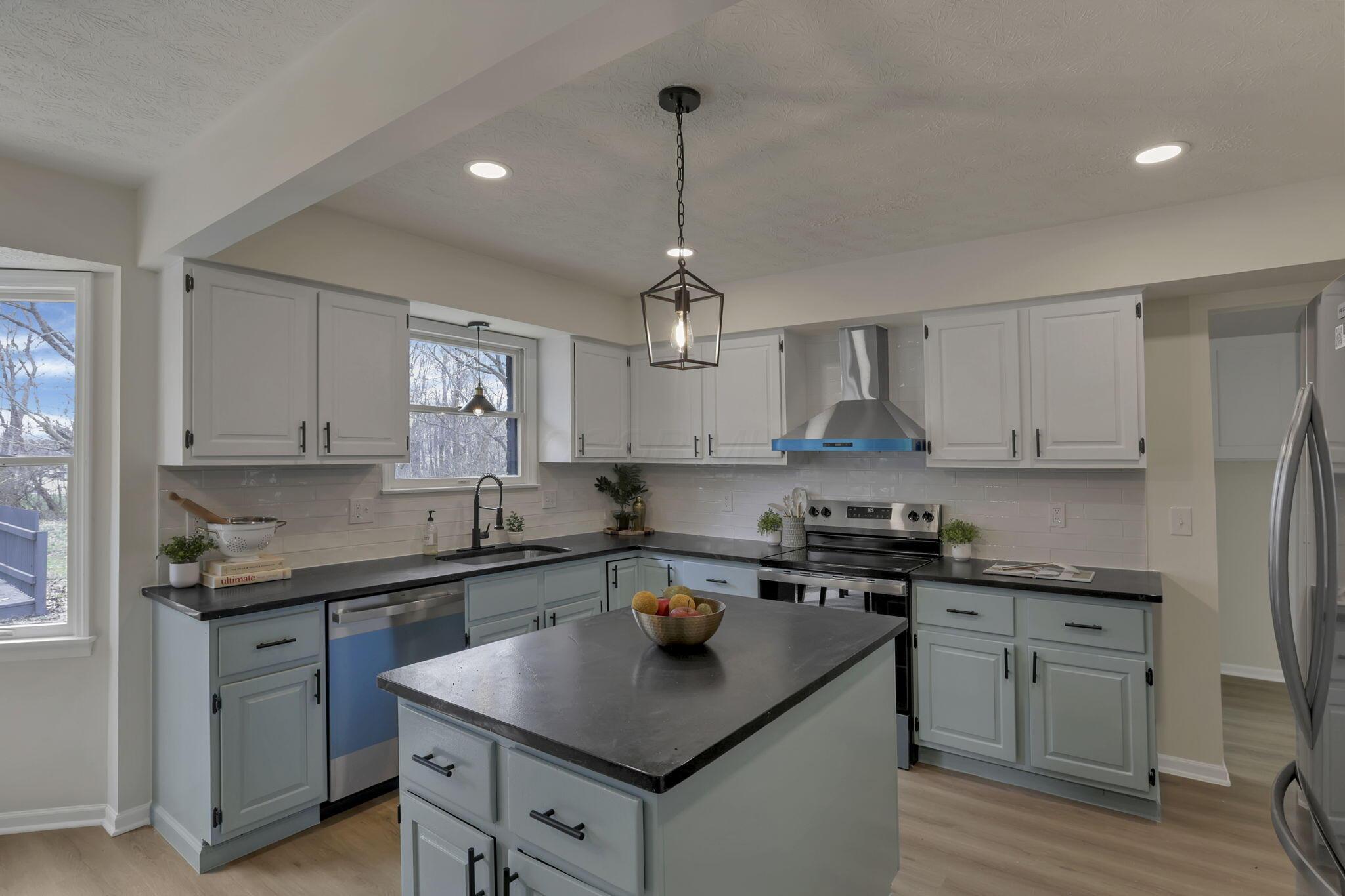 5289 Hazelton-Etna Road Southwest Pataskala, OH 43062 - Photo 16 of 67 Kitchen has been given a facelift!