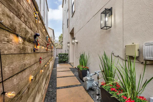 $898,000 | 1522 Vermont Street, Unit B, Houston, TX 77006