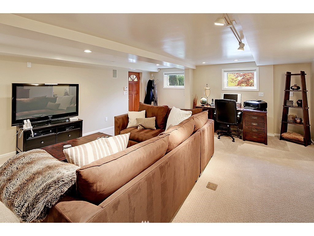 2029 North 77th Street Seattle, WA 98103 - Photo 14 of 20