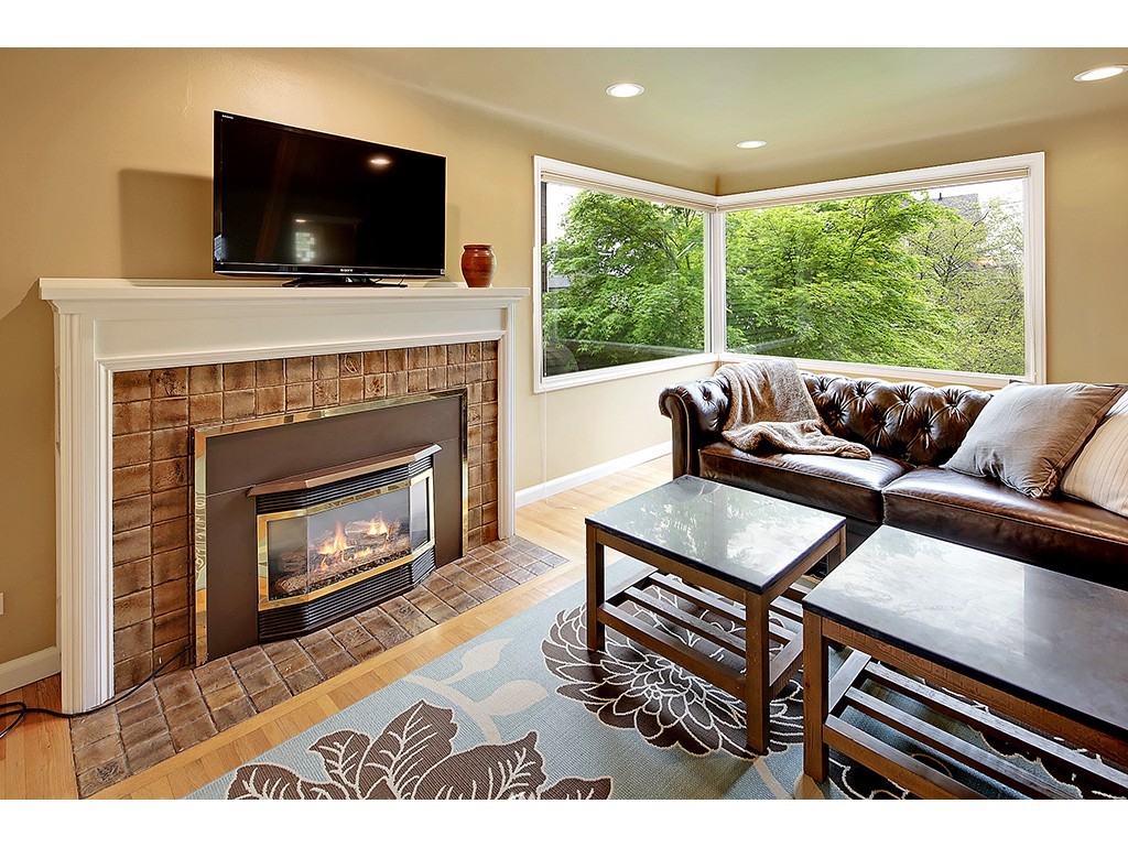 2029 North 77th Street Seattle, WA 98103 - Photo 3 of 20