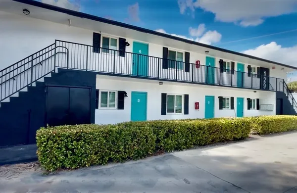 $1,800 | 129 North A Street, Lake Worth Beach, FL 33460