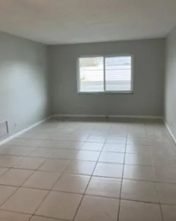 $1,800 | 129 North A Street, Lake Worth Beach, FL 33460