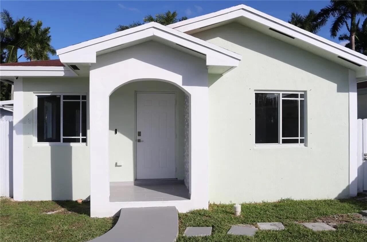 872 Southwest 7th Terrace Homestead, FL 33034 - Photo 2 of 4 2 - 872 SW 7th Ter