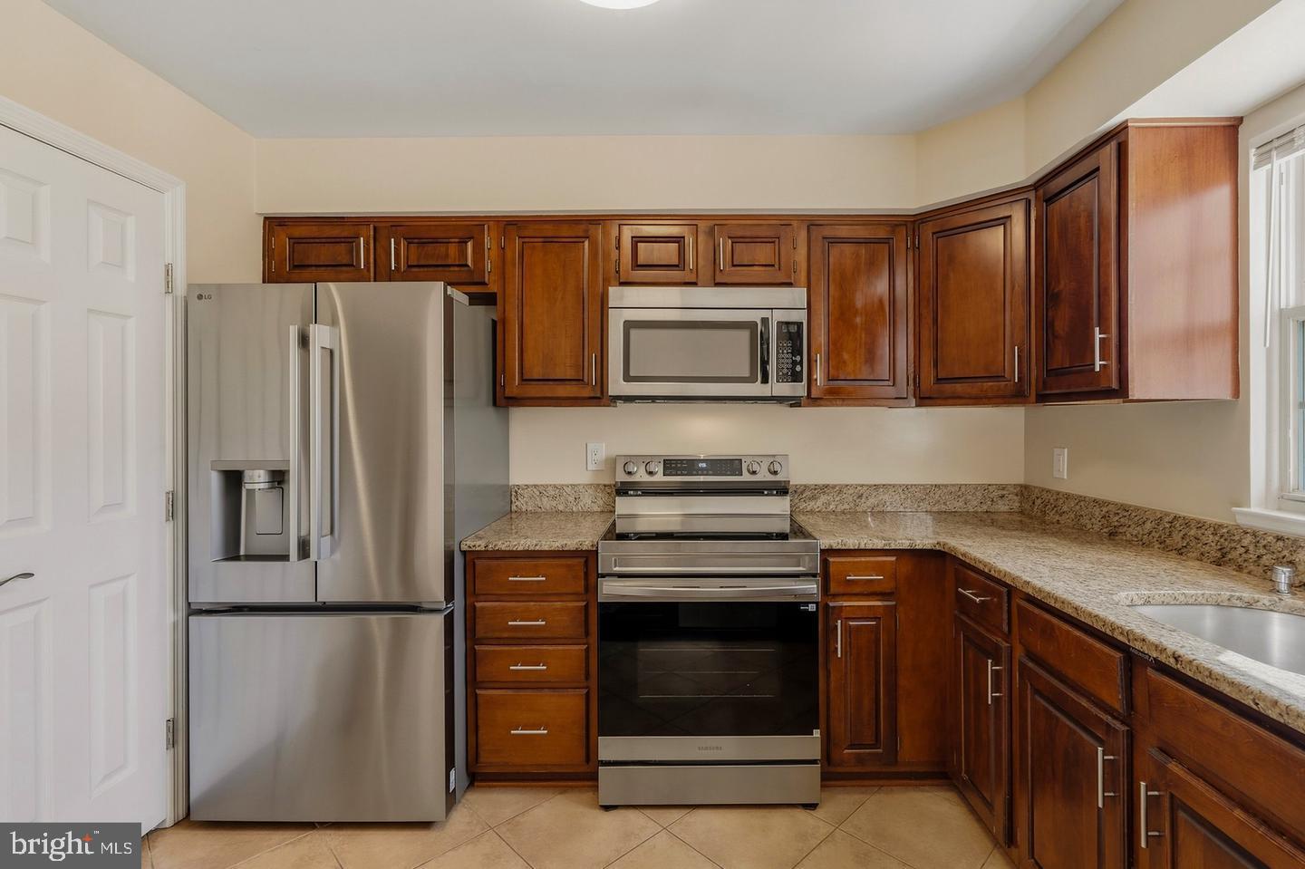 14063 Winding Ridge Lane Centreville, VA 20121 - Photo 9 of 33 Gallery Image 9