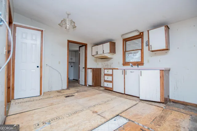 a view of a storage & utility room