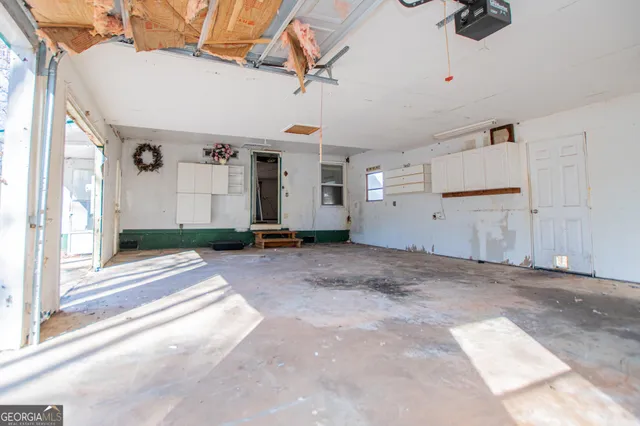 a view of a storage & utility room