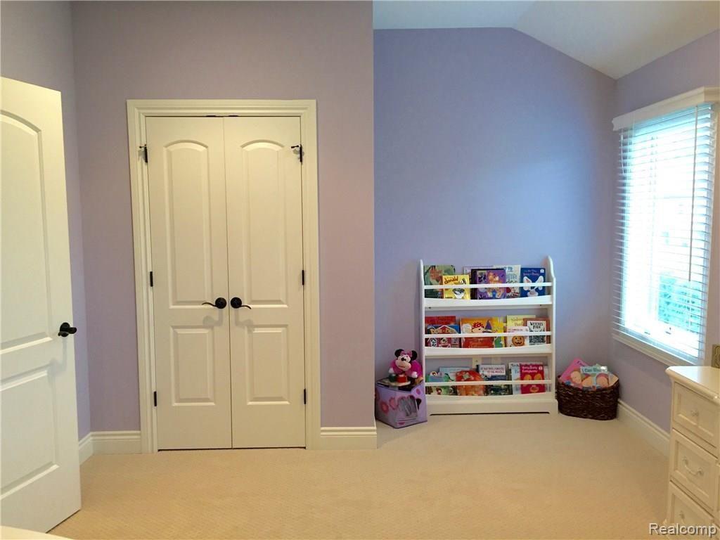 821 Cumberland Ridge Court Rochester, MI 48307 - Photo 36 of 53 IMG_2410.jpg