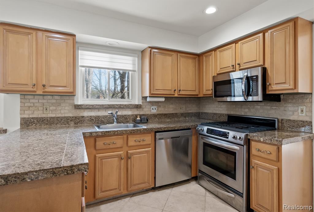 1132 Hemlock Drive Rochester, MI 48307 - Photo 17 of 49 Gallery Image 17