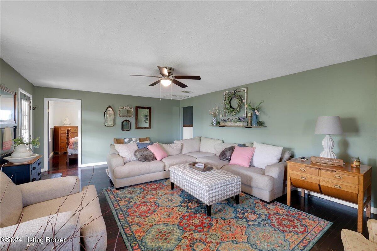 4881 Gest Road Pleasureville, KY 40057 - Photo 6 of 39 Living Room