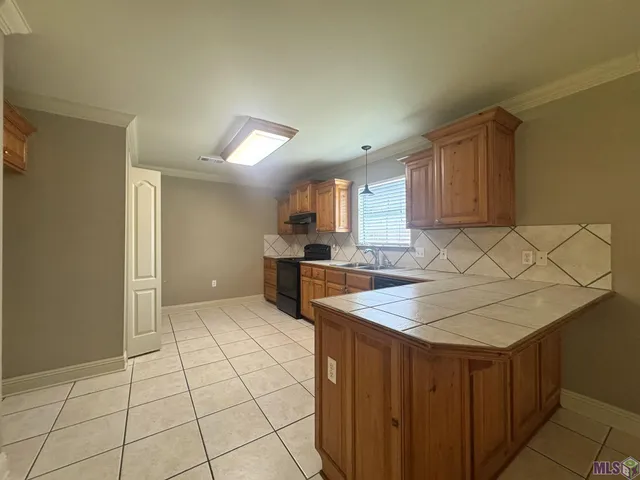 $1,800 | 7532 Associate Drive, Baton Rouge, LA 70817