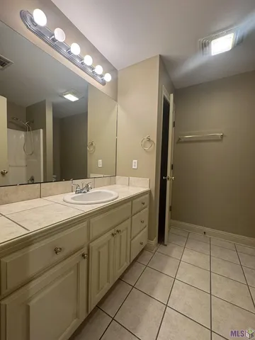 $1,800 | 7532 Associate Drive, Baton Rouge, LA 70817