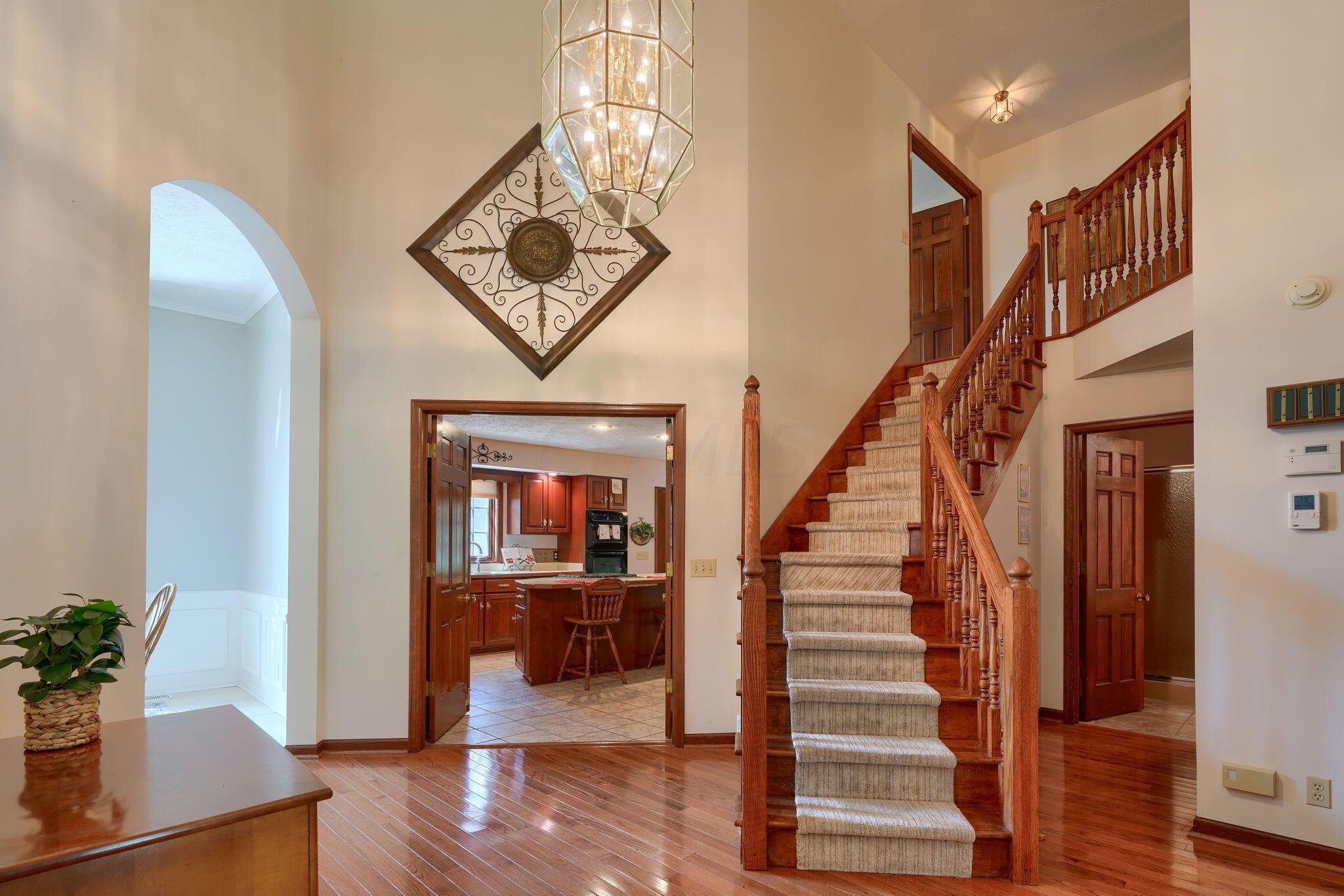 1457 Woodridge Road Marion, OH 43302 - Photo 4 of 80 Foyer looking up to staircase
