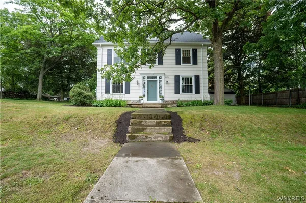$579,900 | 10775 Main Street, Clarence, NY 14031