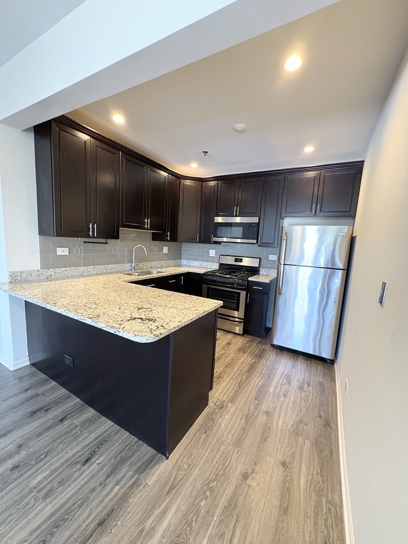 625 Deerfield Road, Unit 402 Deerfield, IL 60015 - Photo 6 of 13
