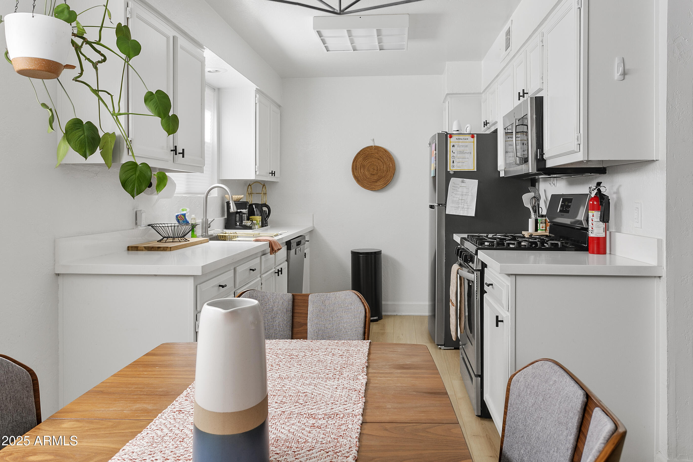 1111 East Turney Avenue, Unit 3 Phoenix, AZ 85014 - Photo 3 of 21 1111Turney3-007