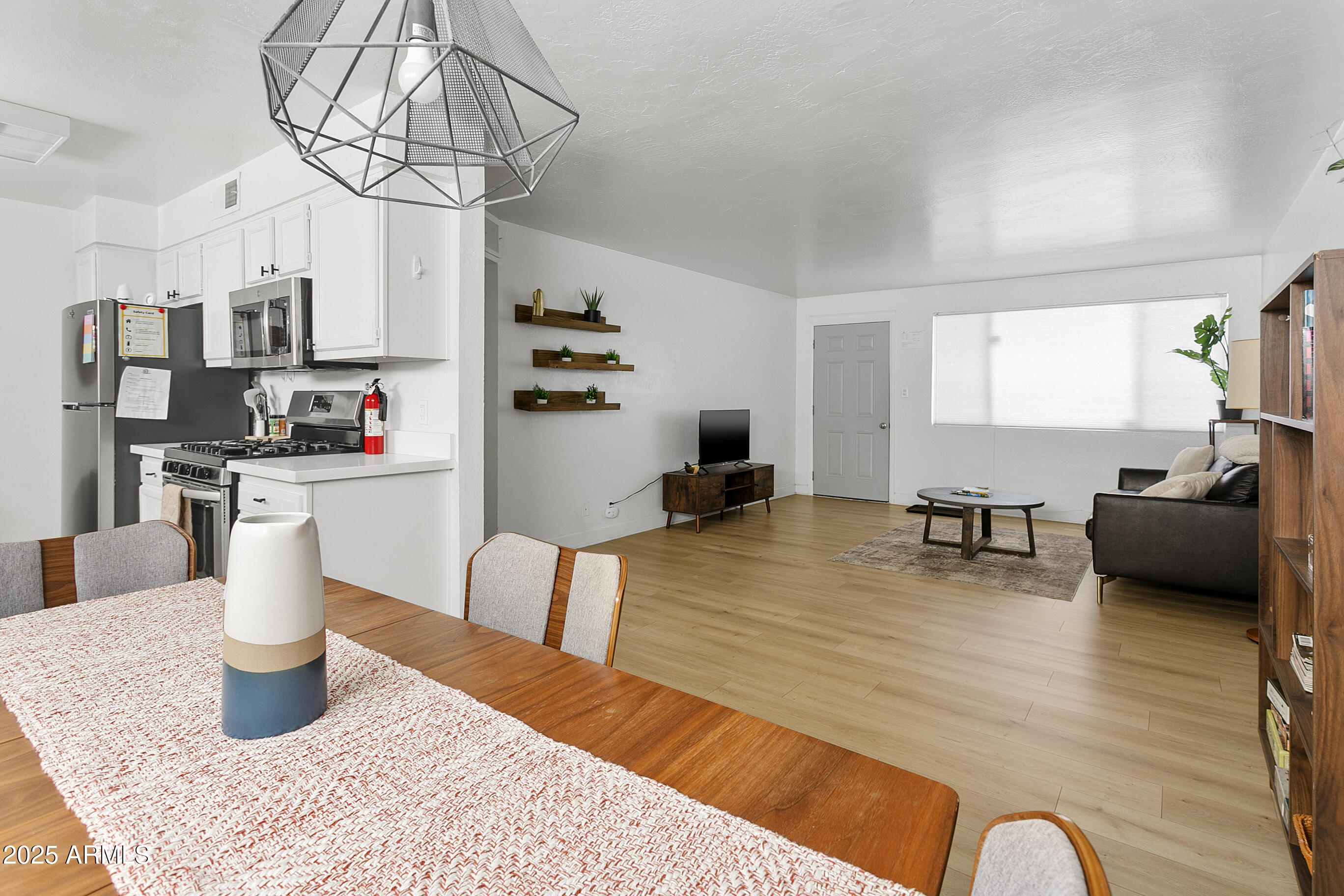 1111 East Turney Avenue, Unit 3 Phoenix, AZ 85014 - Photo 6 of 21 1111Turney3-006