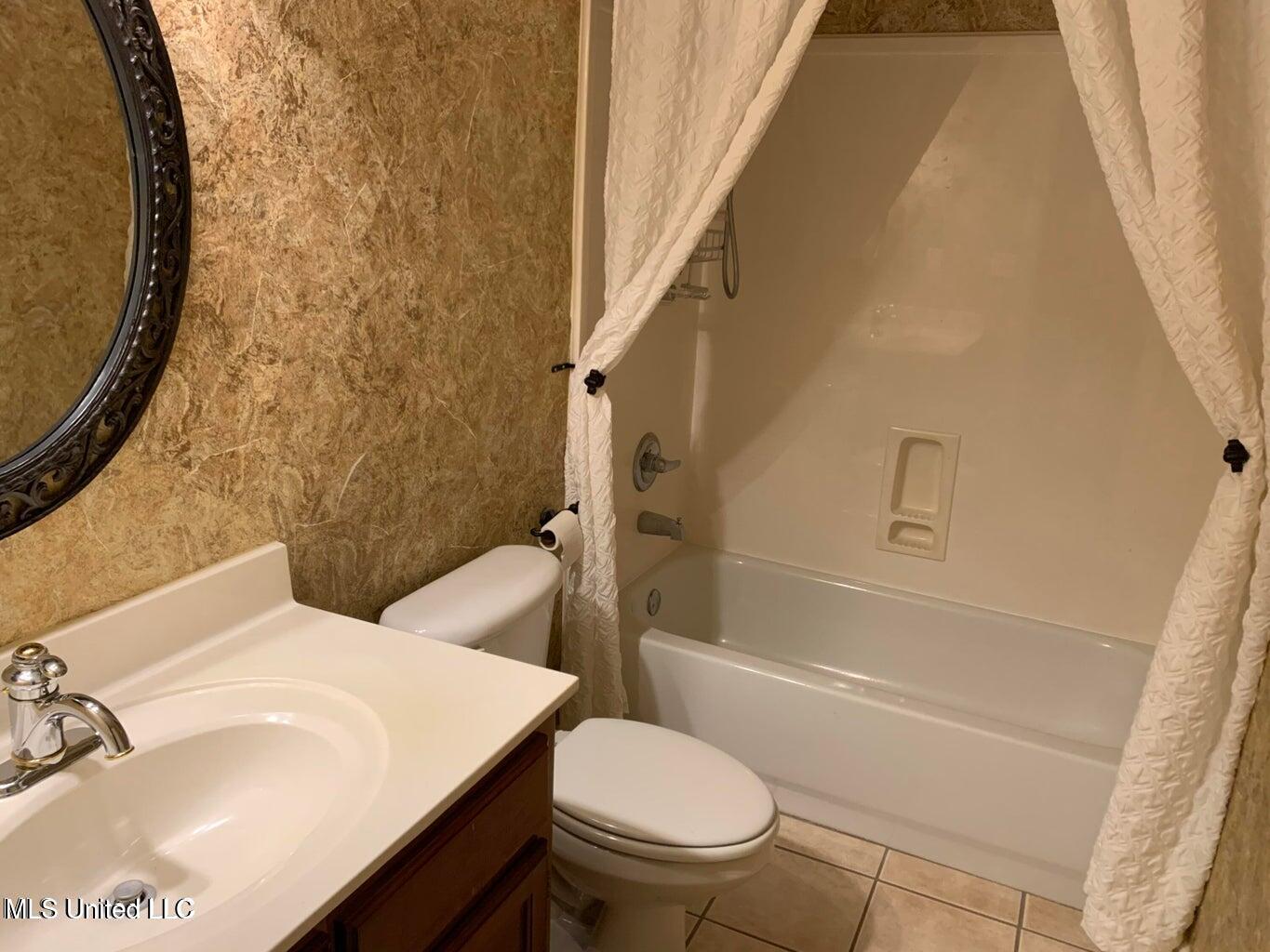 2294 Northview Street Hernando, MS 38632 - Photo 17 of 19 bath