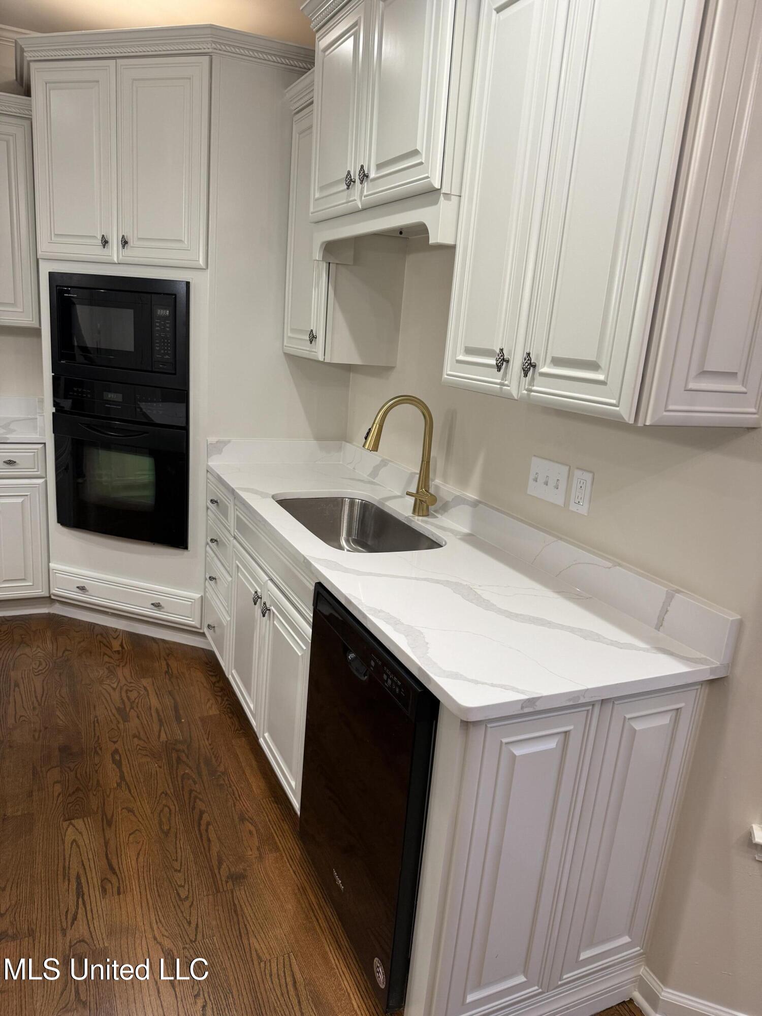 2294 Northview Street Hernando, MS 38632 - Photo 7 of 22 Luxury kitchen!