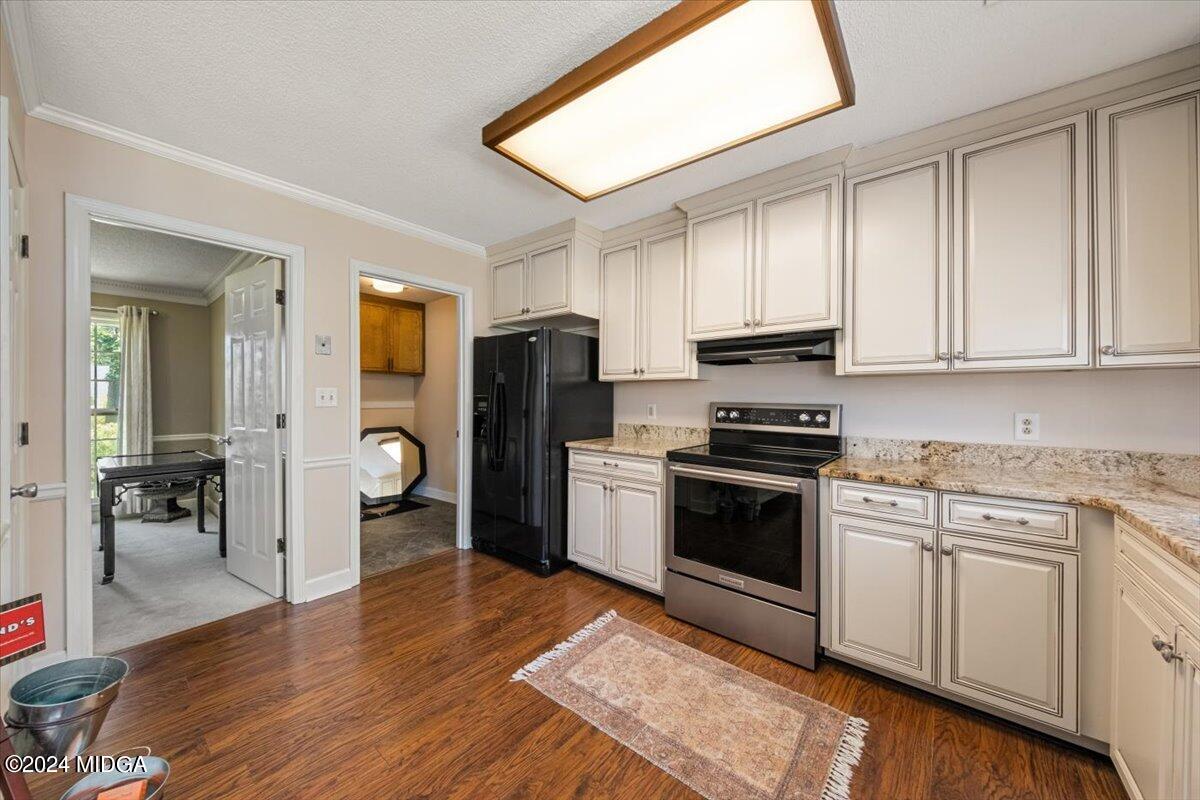 5369 Rivoli Drive Macon, GA 31210 - Photo 25 of 40 a kitchen with granite countertop a refrigerator stove and sink