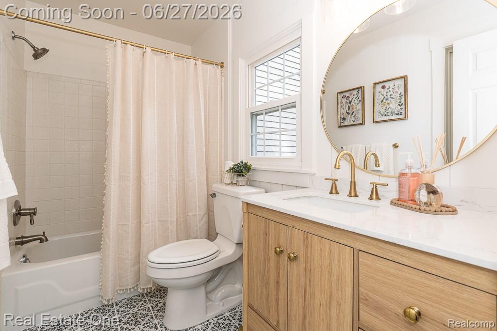 1222 Kings Cove Court, Unit 244 Rochester, MI 48306 - Photo 25 of 44 Updated dual entry bathroom has new cabinet with quartz countertop, accent tile floor.
