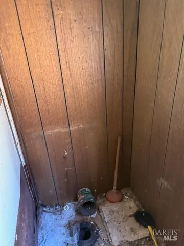 a view of entryway and hall