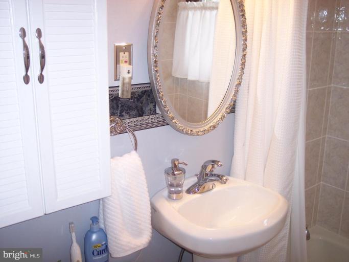 1853 Griffith Road Falls Church, VA 22043 - Photo 21 of 28 Bath #1