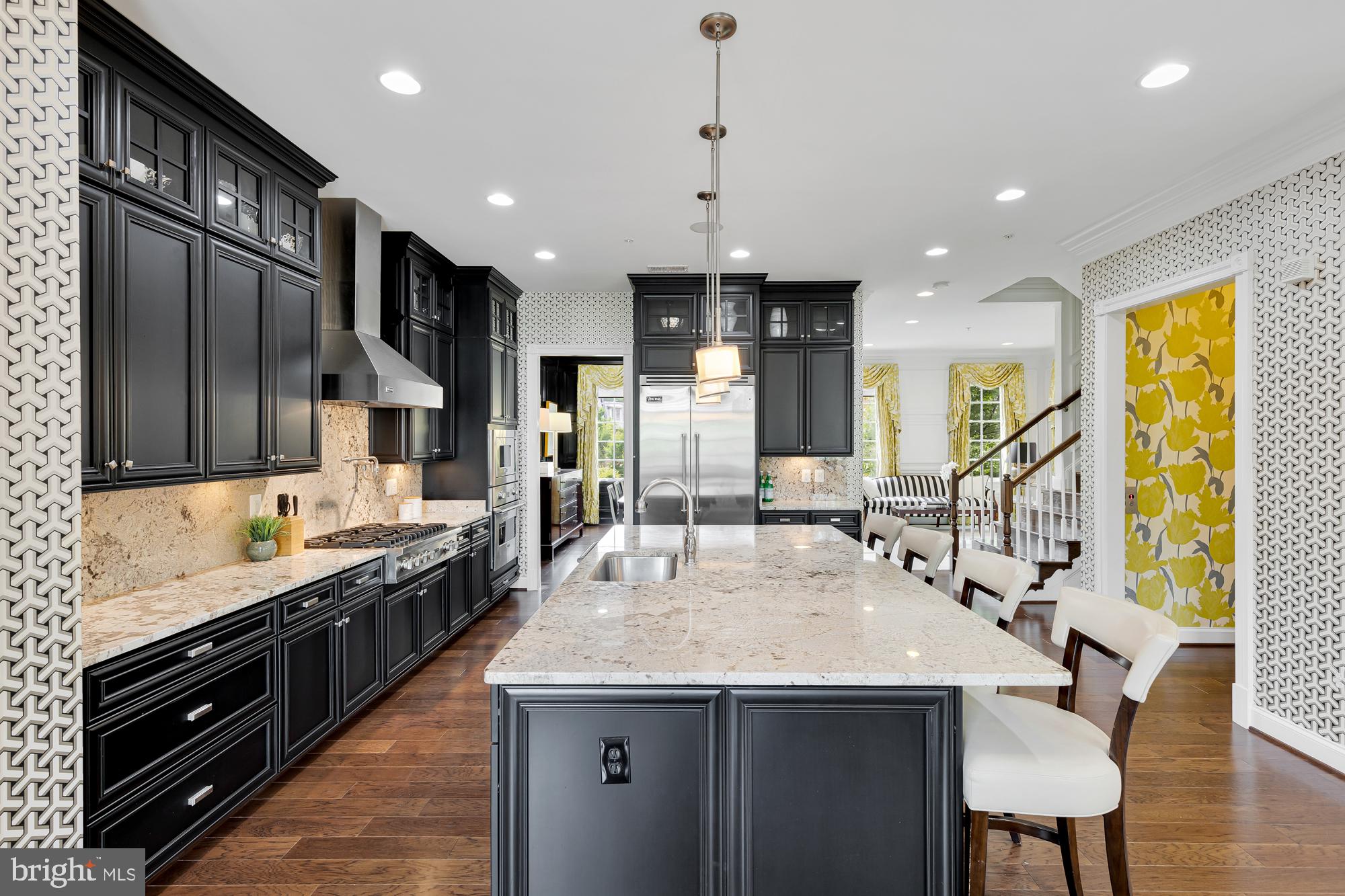 1407 Ridgeview Way Washington, DC 20007 - Photo 4 of 54