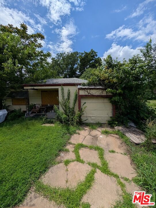 a view of backyard with green space