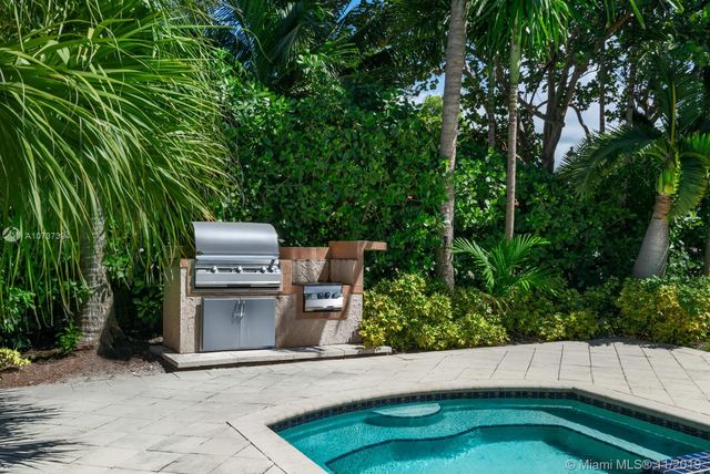 $3,475,000 | 598 Golden Beach Drive, Golden Beach, FL 33160