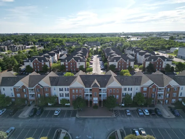 $200,000 | 1905 North Lincoln Avenue, Unit 327, Urbana, IL 61801