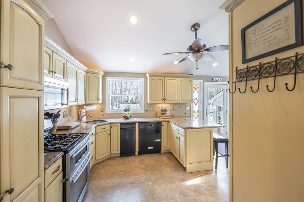 55 Lovejoy Road Andover, MA 01810 - Photo 5 of 35 Gallery Image 5