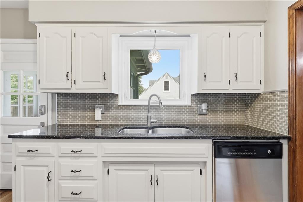 7416 Springfield Street Prairie Village, KS 66208 - Photo 16 of 49
