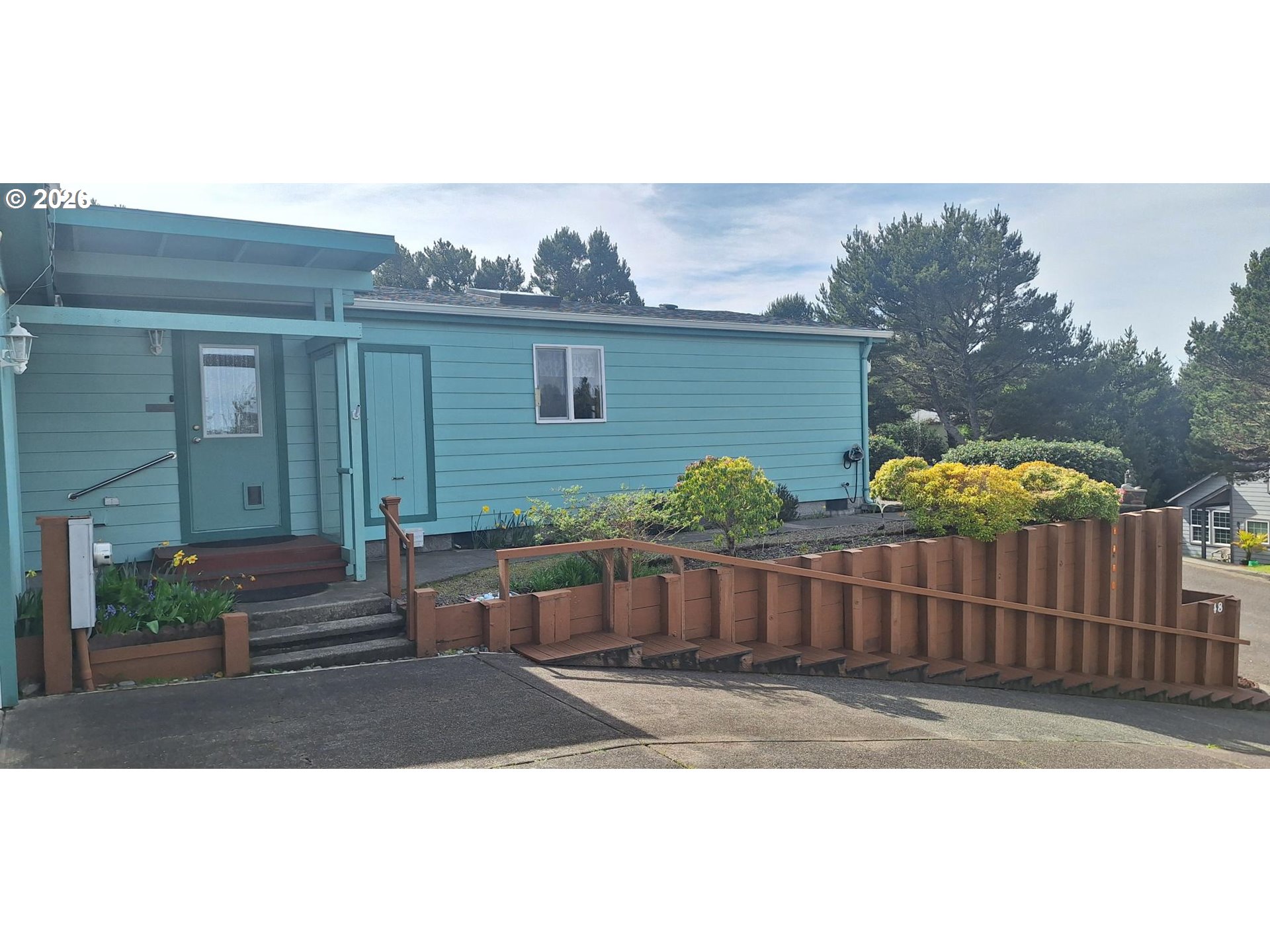 848 Wecoma Loop Florence, OR 97439 - Photo 2 of 15