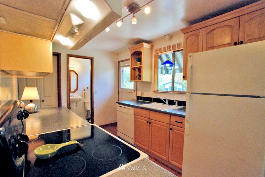 3203 Meadow Avenue North Renton, WA 98056 - Photo 12 of 24 Gallery Image 12