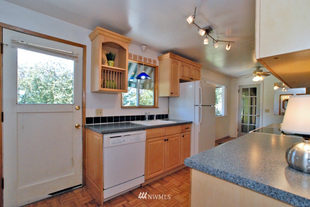 3203 Meadow Avenue North Renton, WA 98056 - Photo 14 of 24 Gallery Image 14