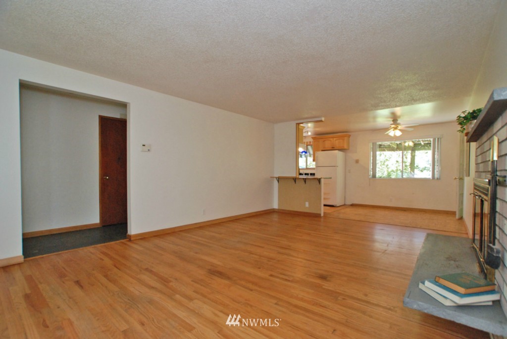 3203 Meadow Avenue North Renton, WA 98056 - Photo 9 of 24 Gallery Image 9