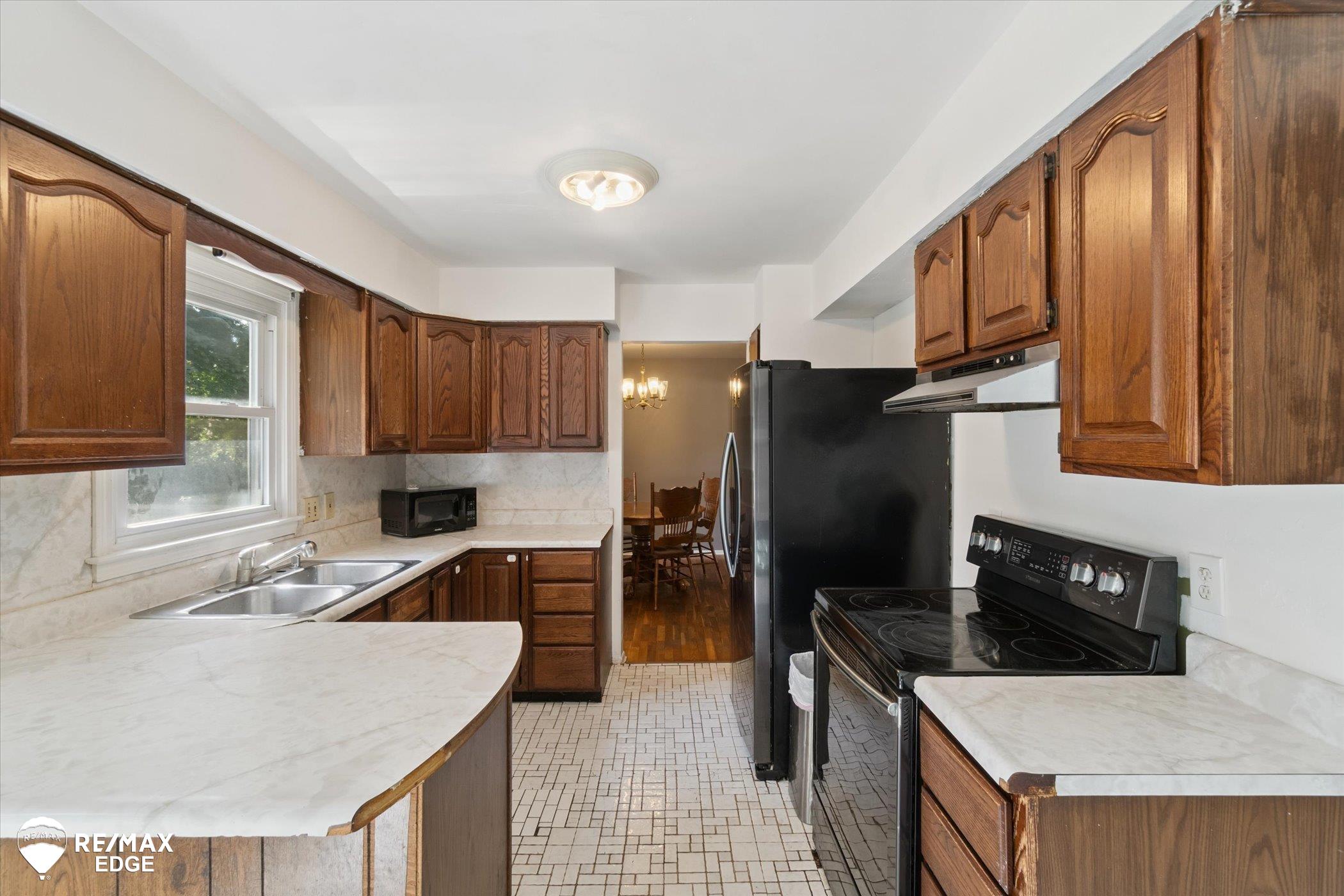 1825 Springfield Street Flint, MI 48503 - Photo 15 of 54 50185018-a8fd60d2-69e6-42fc-857c-b7c7921a4d69.JPG