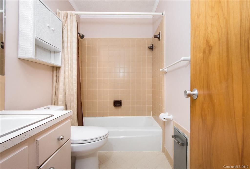 7225 Watercrest Road Charlotte, NC 28210 - Photo 13 of 32 a bathroom with a sink a toilet and shower