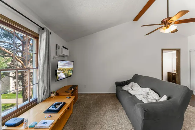 $124,900 | 806 Old Settlers Trail, Unit 8, Hopkins, MN 55343