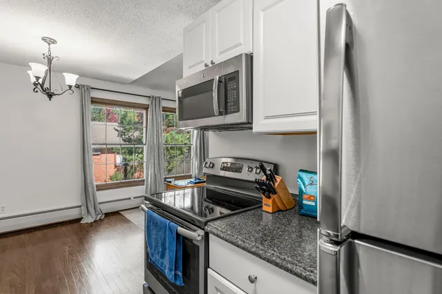 $124,900 | 806 Old Settlers Trail, Unit 8, Hopkins, MN 55343