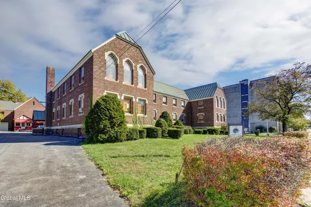 $295,000 | 24 Pine Street, Amsterdam, NY 12010