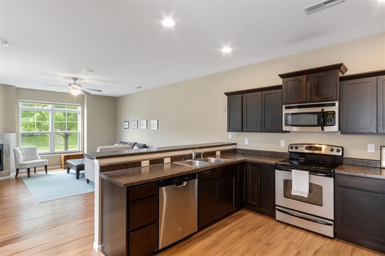 722 Arch Rock Road Iowa City, IA 52245 - Photo 8 of 27 Gallery Image 8