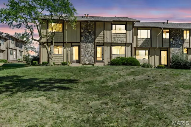 $128,000 | 2801 Savoy Drive, Unit 2801, Lake St. Louis, MO 63367